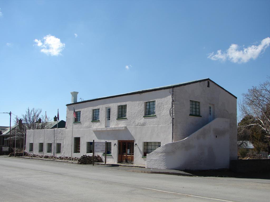 The Whitehouse Inn Sutherland Exterior photo